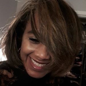 Meet your Posher, Myza